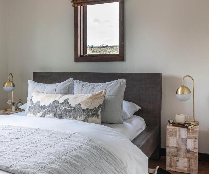 Photo of Others in Emigrant