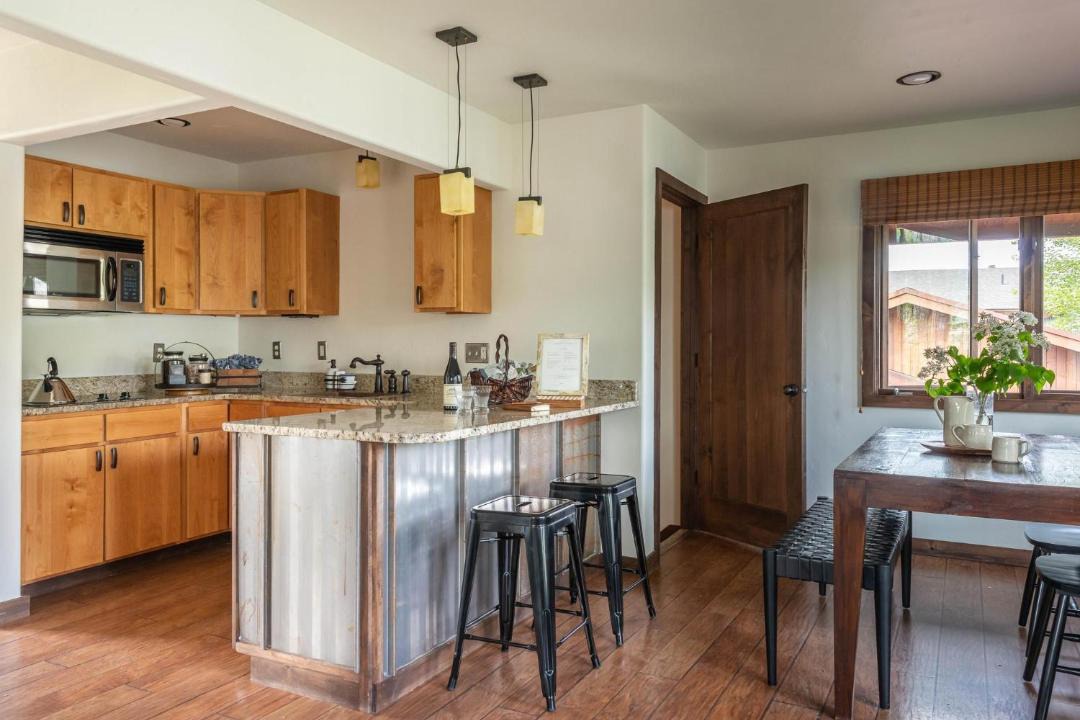 Photo of Others in Emigrant