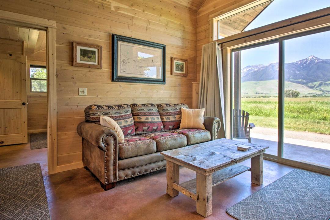 Photo of Livingroom in Livingston