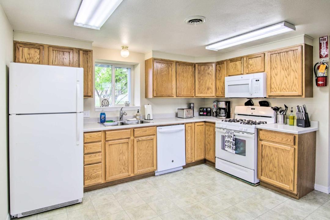 Photo of Others in Emigrant