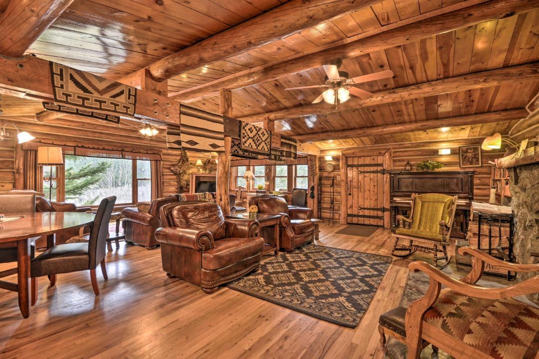 Photo of Livingroom in McLeod