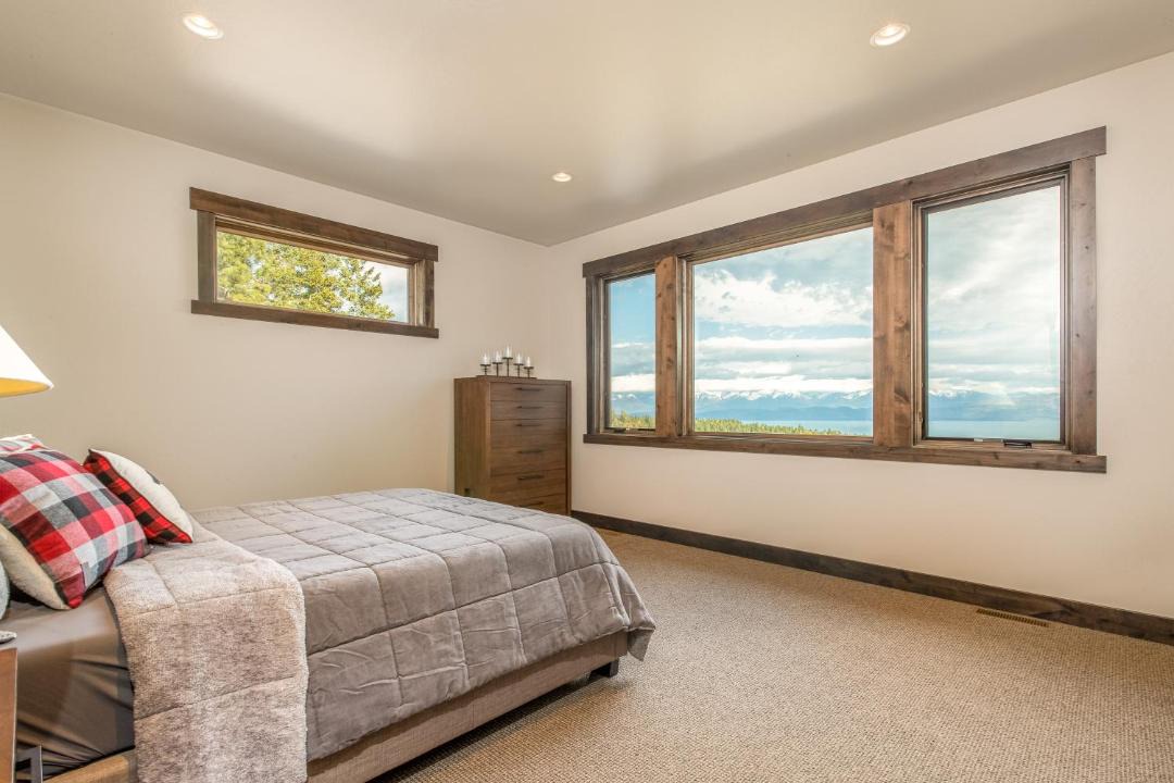 Photo of Bedroom in Lakeside