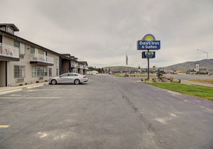 Days Inn & Suites by Wyndham Lolo