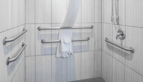 King Room with Roll-In Shower - Mobility Access/Non-Smoking