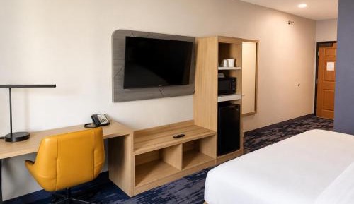King Room with Roll-In Shower - Accessible/Non-Smoking
