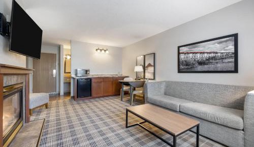 Superior King Suite - Non-Smoking