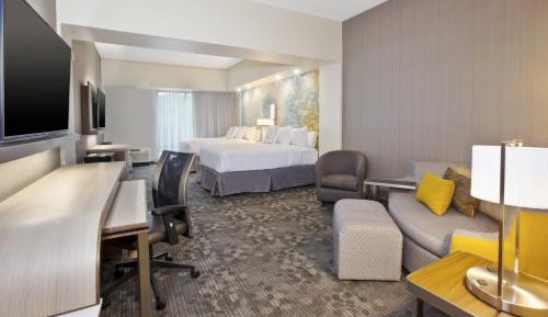Studio with Two Queen Beds, Roll-In Shower and Sofa Bed - Mobility Access/Hearing Accessible