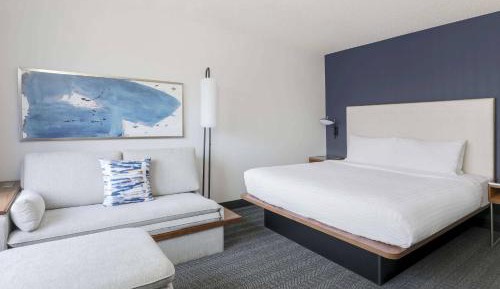 King Room with Balcony, Bathtub and Sofa Bed - Mobility Access