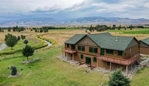 Four-Bedroom Holiday Home