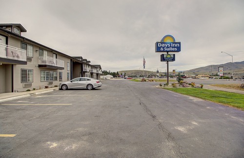 Missoula Hotel | Days Inn & Suites by Wyndham Lolo