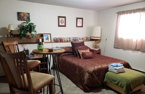 Billings House | Large 1 bedroom in a quiet neighborhood.