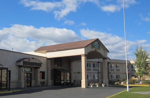 Westside Hotel | Broadway Inn Conference Center