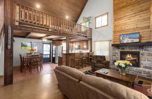 East Glacier Park Cabin | Summit Mountain Lodge and Steakhouse