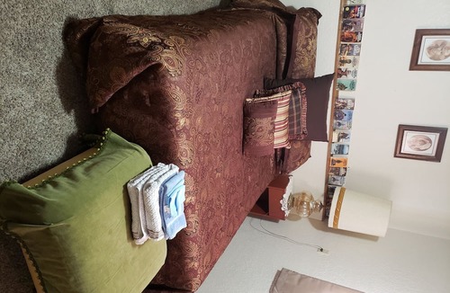 Billings House | Large 1 bedroom in a quiet neighborhood.