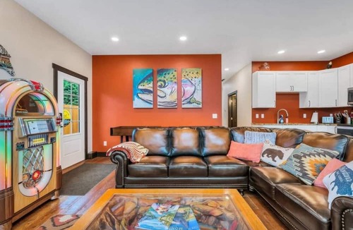 Cascade Apartment | Apartment on the Missouri River