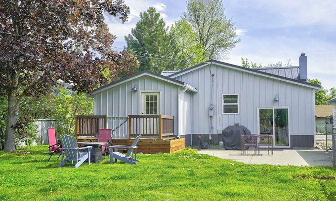 Franklin to the Fort Apartment | Lovely New Studio WiFi, Fenced Yard, Washer Dryer, Private Parking in Missoula